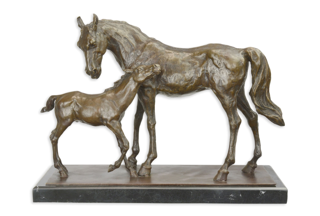 Bronzen beeld van een merrie met haar veulen
