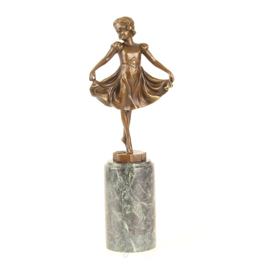 Bronzen beeld van een dansend meisje