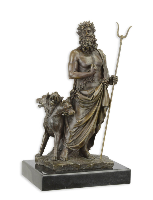 Bronzen beeld van Hades en zijn hond Cerberus met drie koppen uit de Griekse mythologie