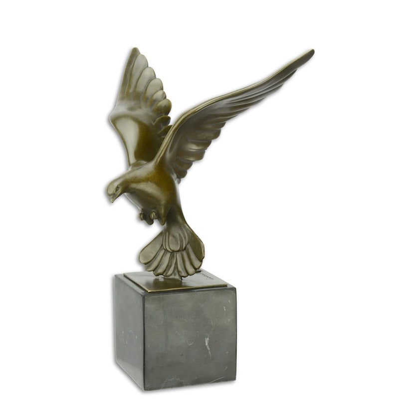 Bronzen beeld van een duif die vliegt