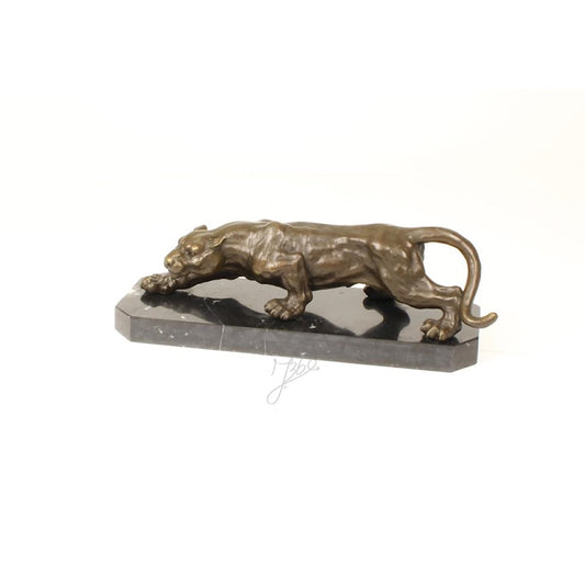 Bronzen beeld van een panter die sluipt en jaagt