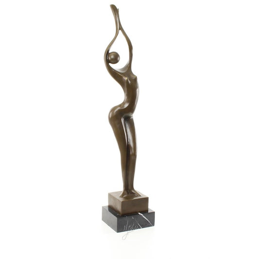 Bronzen beeld van een vrouw met hoop, die haar armen in de lucht steekt