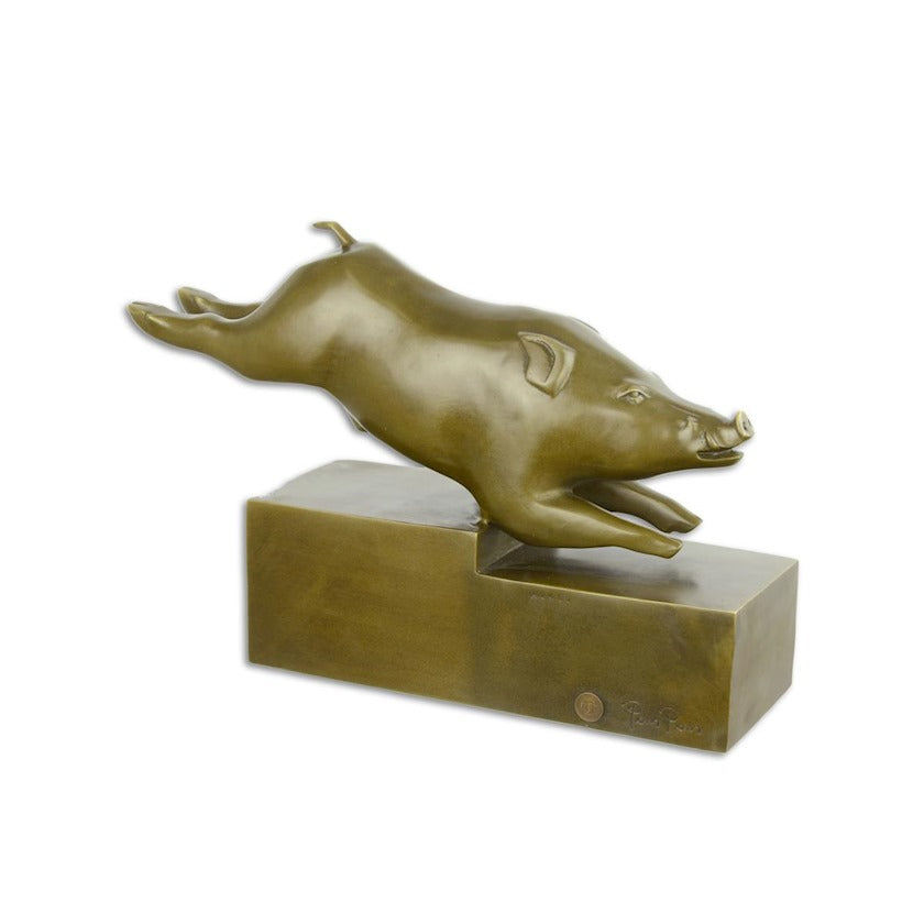 Bronzen beeld van een zwijn of wild zwijn dat rent 