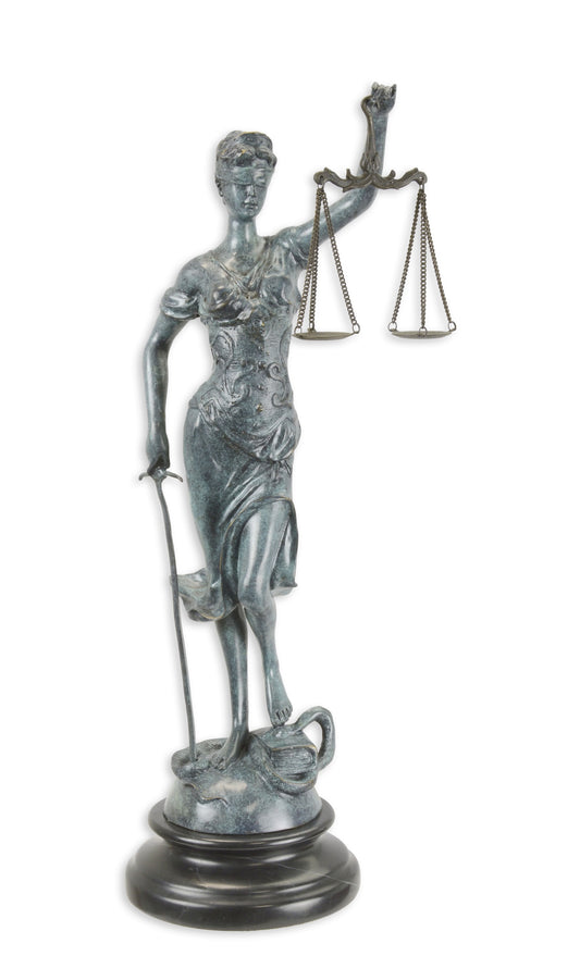 Bronzen beeld van vrouwe justitia, de Romeinse Godin van het recht