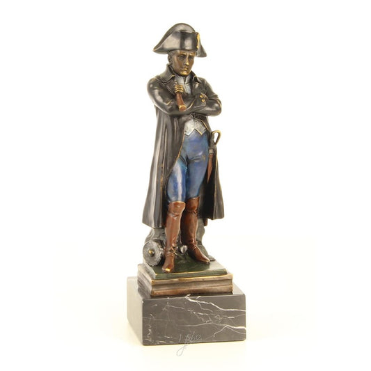Bronzen beeld van Napoleon geschilderd