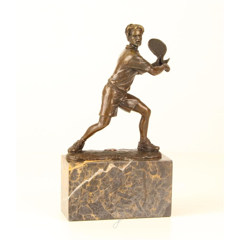 Bronzen beeld van een tennisspeler